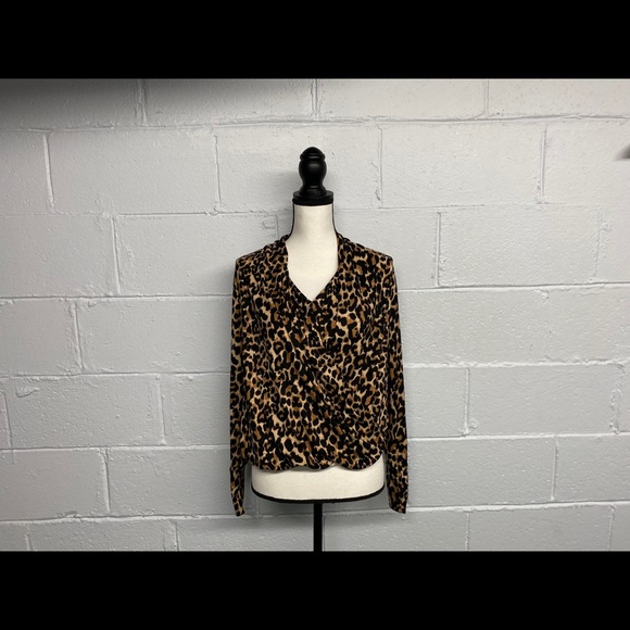 Veronica M ☀️ NWOT ☀️ Leopard Print Surplice Top - Picture 11 of 13